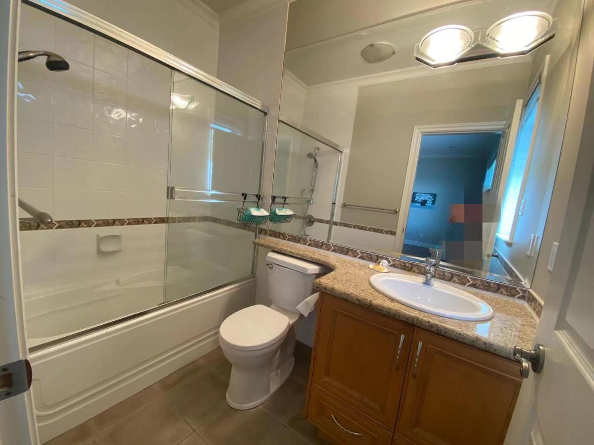 Lucky Room, A Comfortable Bedroom With Private Bathroom Close To Yvr Richmond Exteriér fotografie